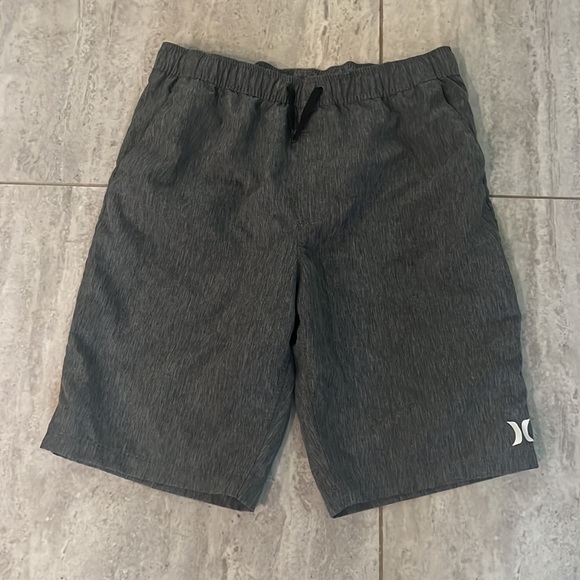 Hurley boys grey shorts 12/13 years is size - Picture 2 of 2